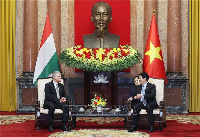 Chủ tịch nước Lương Cường tiếp Chủ tịch Quốc hội Hungary Kover Laszlo. Ảnh: Lâm Khánh - TTXVN