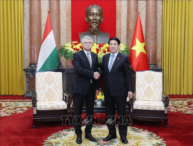 Chủ tịch nước Lương Cường tiếp Chủ tịch Quốc hội Hungary Kover Laszlo. Ảnh: Lâm Khánh - TTXVN