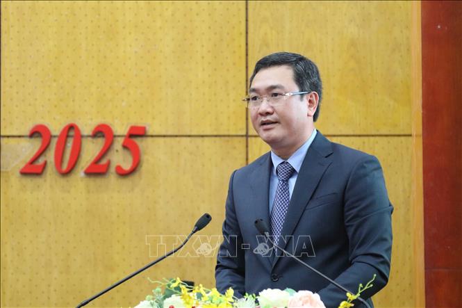 Ông Nguyễn Cảnh Toàn, Chủ tịch UBND tỉnh Lạng Sơn khóa XVII, nhiệm kỳ 2021-2026 phát biểu tại kỳ họp. Ảnh: Quang Duy – TTXVN