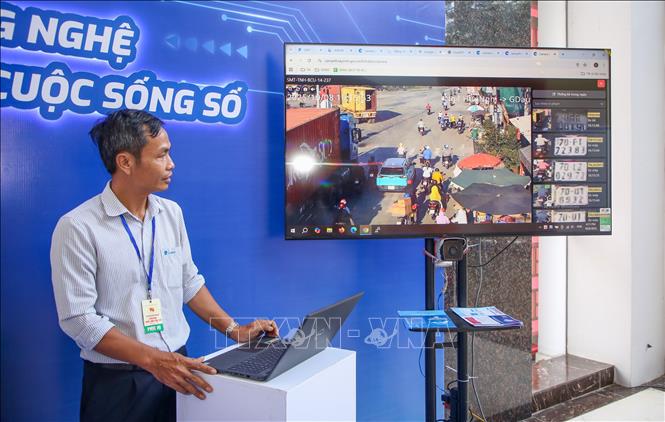 Giải pháp giám sát giao thông qua hệ thống camera thông minh được triển khai nhằm tăng cường quản lý, đảm bảo trật tự an toàn giao thông và hỗ trợ chuyển đổi số trong lĩnh vực quản lý đô thị tại Tây Ninh. Ảnh: Giang Phương - TTXVN