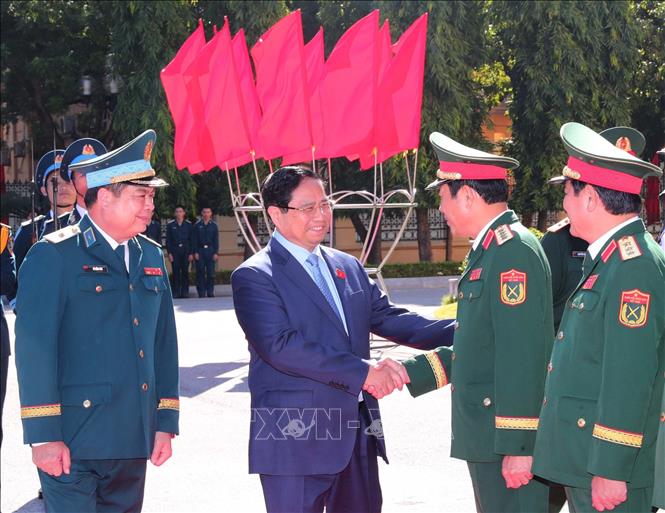 Thủ tướng Phạm Minh Chính với lãnh đạo Bộ Quốc phòng tham dự buổi lễ. Ảnh: Trọng Đức - TTXVN
