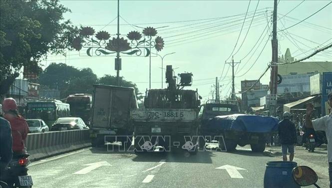 Hiện trường vụ tai nạn trên tuyến Quốc lộ 22, hướng từ phường An Tịnh, tỉnh Tây Ninh về Thành phố Hồ Chí Minh. Ảnh: TTXVN phát