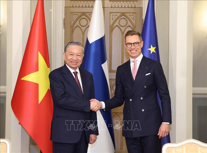  Tổng Bí thư Tô Lâm và Tổng thống Cộng hòa Phần Lan Alexander Stubb sau lễ ký kết các văn kiện hợp tác. Ảnh: Thống Nhất – TTXVN