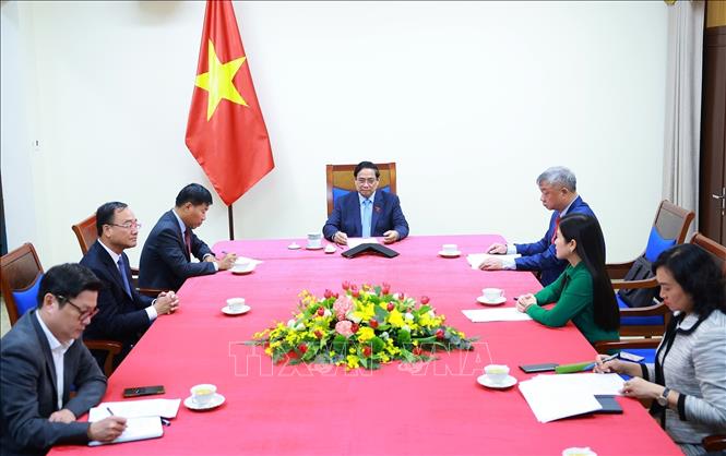 Thủ tướng Phạm Minh Chính điện đàm với Thủ tướng Thái Lan Anutin Charnvirakul. Ảnh: Dương Giang-TTXVN 