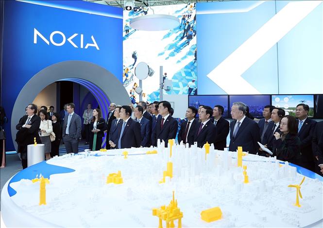 Tổng Bí thư Tô Lâm thăm Trung tâm trải nghiệm - Trụ sở Công ty Nokia. Ảnh: Thống Nhất – TTXVN