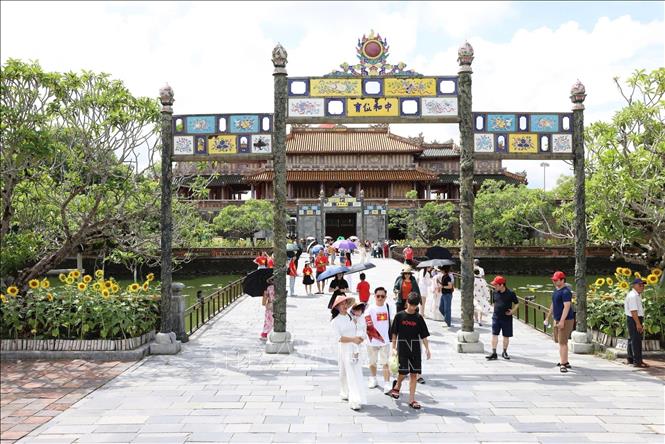  Di tích Đại Nội được nhiều du khách lựa chọn tham quan khi đến Huế. Ảnh: Hải Âu-TTXVN