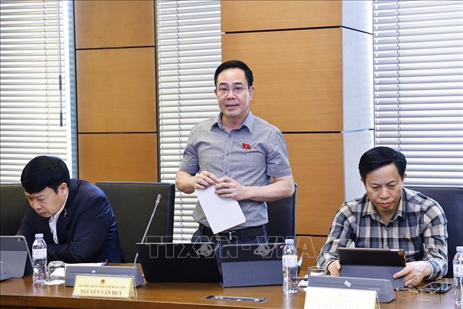 Đại biểu Quốc hội tỉnh Hưng Yên Nguyễn Văn Huy phát biểu. Ảnh: Doãn Tấn - TTXVN