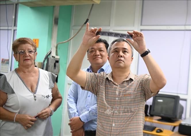 Một thước phim gốc về quan hệ Cuba - Việt Nam. Ảnh: Việt Hùng-PV TTXVN tại Cuba