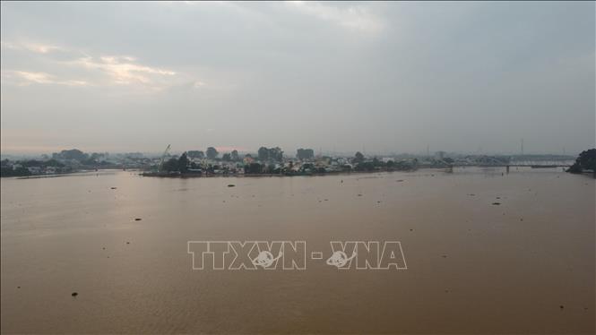 Mực nước sông Đồng Nai sáng 22/10 tại khu vực Biên Hòa lên cao. Ảnh: Sỹ Tuyên - TTXVN