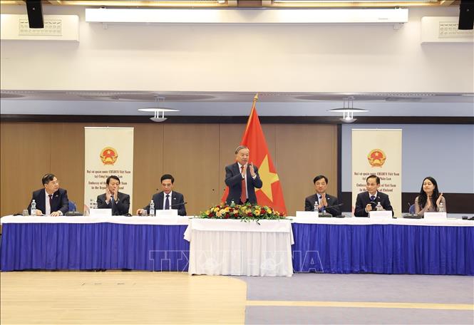 Tổng Bí thư Tô Lâm và đại biểu đoàn Việt Nam tại buổi tiếp Hội hữu nghị Phần Lan - Việt Nam và nhóm chuyên gia Phần Lan từng tham gia các dự án hỗ trợ tại Việt Nam. Ảnh: Thống Nhất – TTXVN