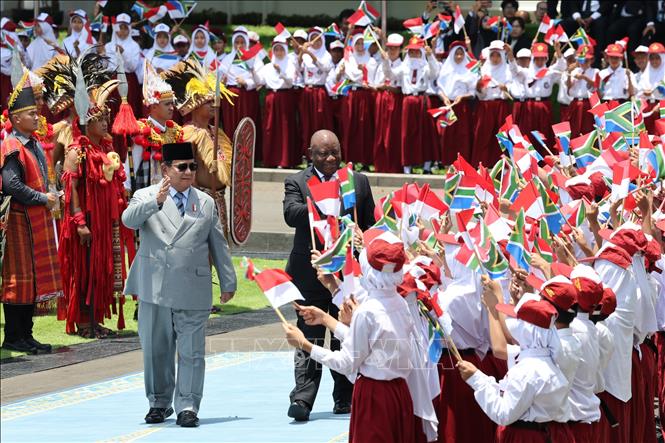 Lễ đón chính thức Tổng thống Cộng hòa Nam Phi Cyril Ramaphosa đến thăm Indonesia. Ảnh: Minh Thái - Phóng viên TTXVN tại Indonesia