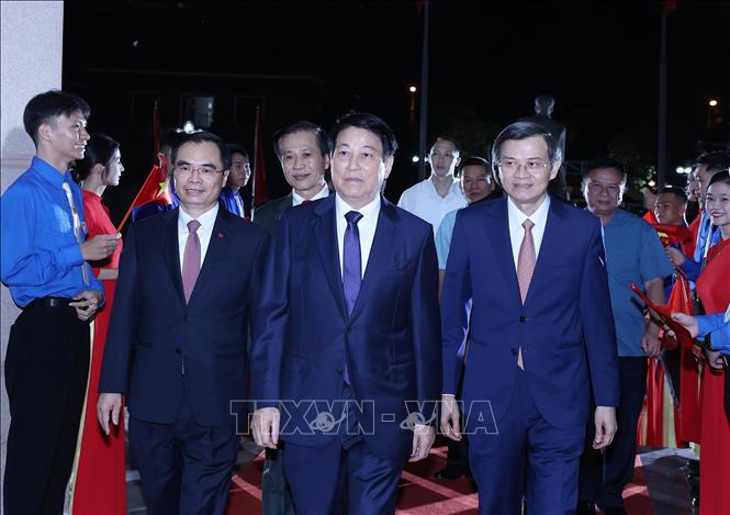 Chủ tịch nước Lương Cường đến dự Lễ trao giải Cuộc thi chính luận về bảo vệ nền tảng tư tưởng của Đảng lần thứ năm. Ảnh: Lâm Khánh - TTXVN