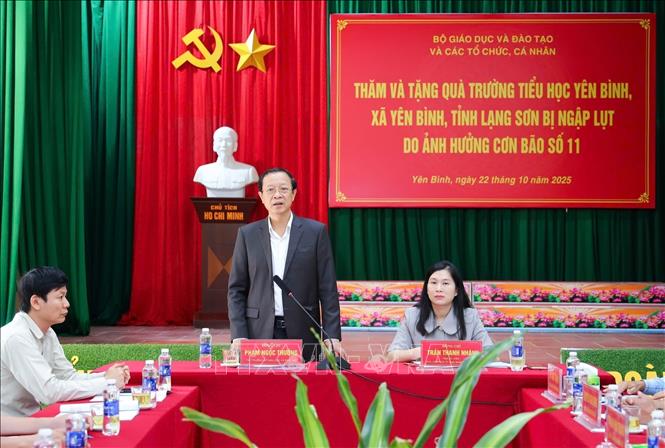 Thứ trưởng Bộ Giáo dục và Đào tạo Phạm Ngọc Thưởng phát biểu tại buổi làm việc. Ảnh: TTXVN phát