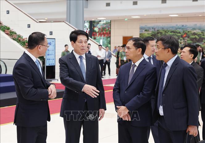 Chủ tịch nước Lương Cường kiếm tra công tác chuẩn bị và tổng duyệt Lễ mở ký Công ước Liên hợp quốc về chống tội phạm mạng (Công ước Hà Nội) tại Trung tâm Hội nghị Quốc Gia (Mỹ Đình, Hà Nội). Ảnh: Lâm Khánh - TTXVN