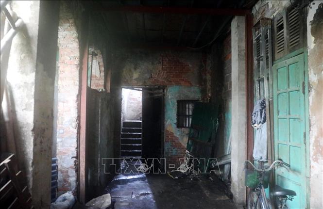 Cầu thang lên tầng 2 khu nhà 207 đường Hoàng Văn Thụ, phường Nam Định (Ninh Bình). Ảnh: Thái Thuần - TTXVN
