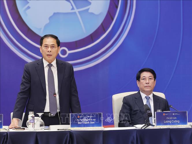 Deputy Prime Minister Bui Thanh Son, Head of the Steering Committee for the Signing Ceremony of the United Nations Convention against Cybercrime, delivers a speech. Photo: Lam Khanh – VNA