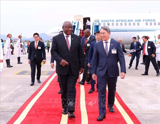 Tổng thống nước Cộng hòa Nam Phi Matamela Cyril Ramaphosa đến Hà Nội, bắt đầu thăm cấp Nhà nước đến Việt Nam. Ảnh: Văn Điệp – TTXVN
