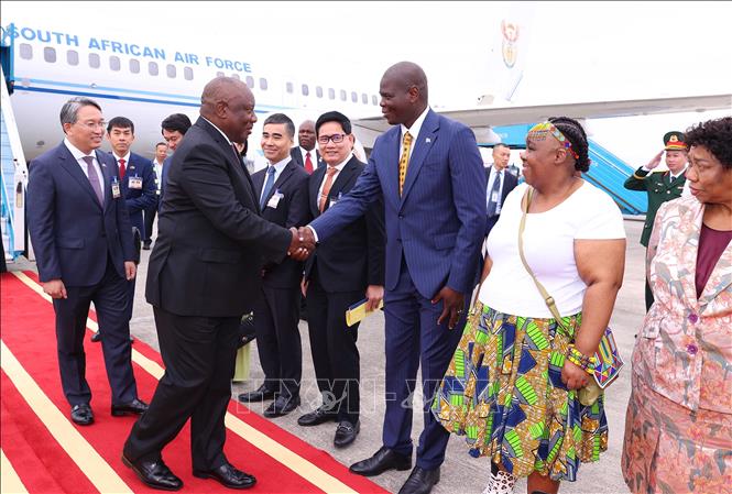 Tổng thống nước Cộng hòa Nam Phi Matamela Cyril Ramaphosa đến Hà Nội, bắt đầu thăm cấp Nhà nước đến Việt Nam. Ảnh: Văn Điệp – TTXVN