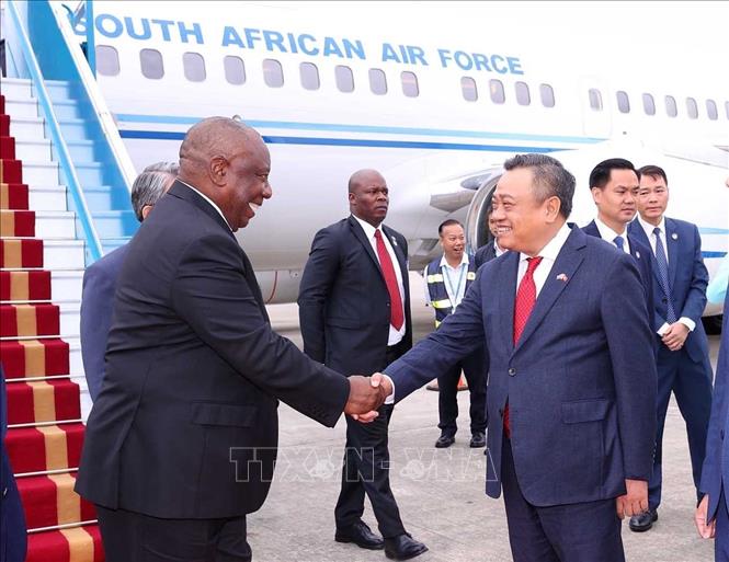 Tổng thống nước Cộng hòa Nam Phi Matamela Cyril Ramaphosa đến Hà Nội, bắt đầu thăm cấp Nhà nước đến Việt Nam. Ảnh: Văn Điệp – TTXVN