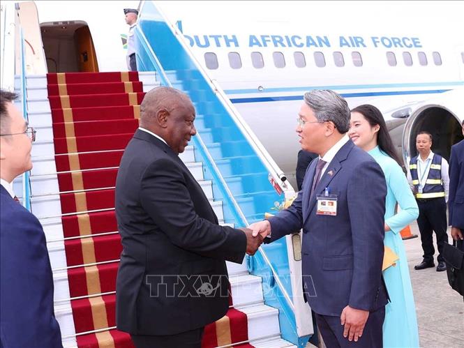Tổng thống nước Cộng hòa Nam Phi Matamela Cyril Ramaphosa đến Hà Nội, bắt đầu thăm cấp Nhà nước đến Việt Nam. Ảnh: Văn Điệp – TTXVN