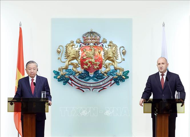 Tổng Bí thư Tô Lâm và Tổng thống Bulgaria Rumen Radev tại cuộc gặp gỡ báo chí. Ảnh: Thống Nhất – TTXVN
