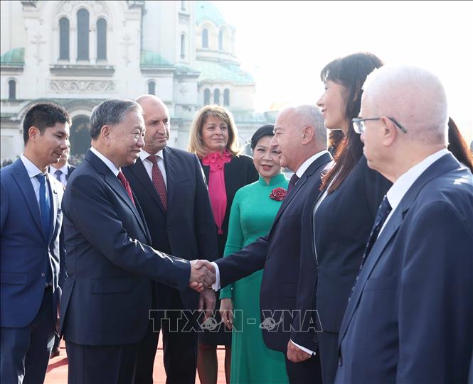 Tổng Bí thư Tô Lâm với các thành viên đoàn Bulgaria. Ảnh: Thống Nhất – TTXVN