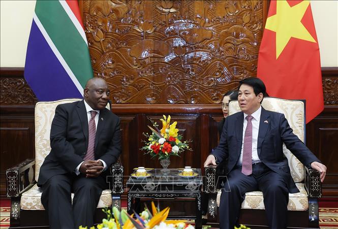 Chủ tịch nước Lương Cường và Tổng thống Nam Phi Matamela Cyril Ramaphosa gặp hẹp. Ảnh: Lâm Khánh – TTXVN