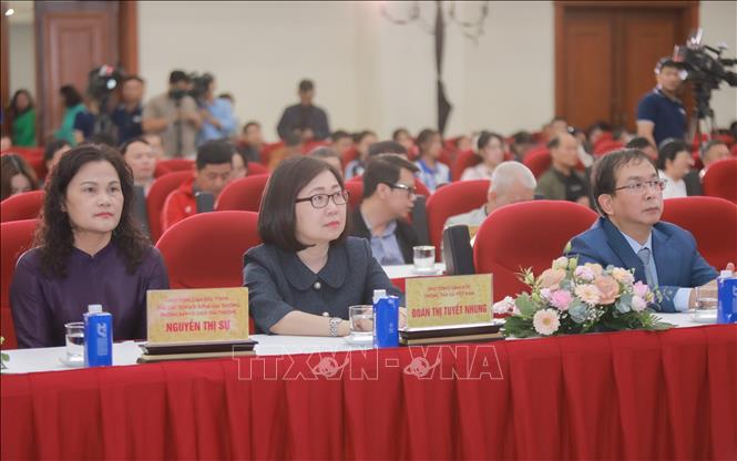 Lãnh đạo TTXVN và các đại biểu tham dự buổi lễ. Ảnh: Phan Phương – TTXVN