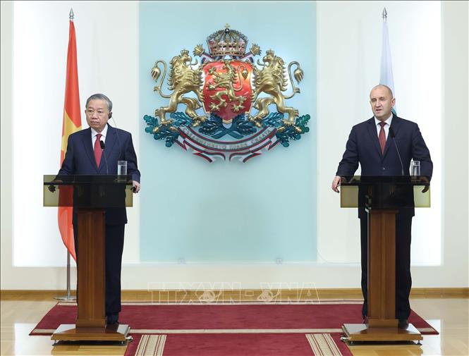 Tổng Bí thư Tô Lâm và Tổng thống Bulgaria Rumen Radev tại cuộc gặp gỡ báo chí. Ảnh: Thống Nhất – TTXVN