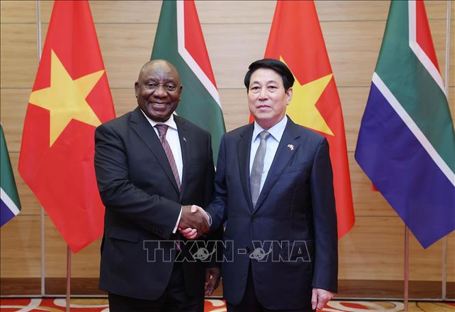 Chủ tịch nước Lương Cường và Tổng thống Nam Phi Matamela Cyril Ramaphosa dự tiệc chiêu đãi. Ảnh: Lâm Khánh – TTXVN