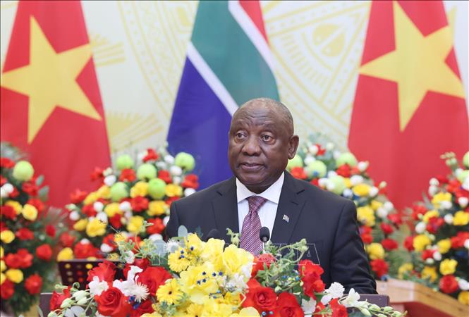 South African President Matamela Cyril Ramaphosa speaks at the banquet. VNA Photo: Lâm Khánh