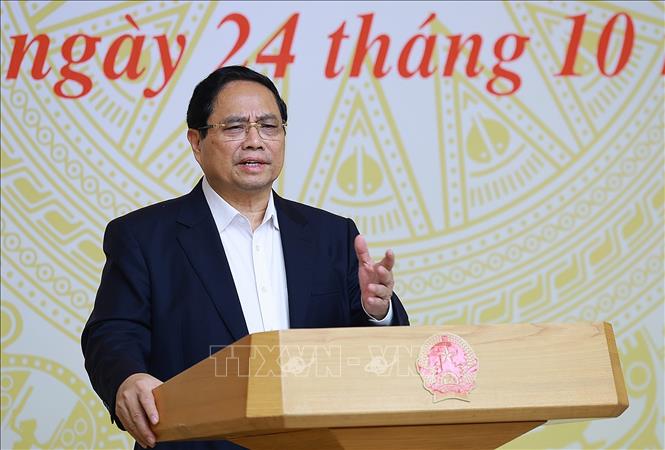 Thủ tướng Phạm Minh Chính làm việc về các giải pháp “phát triển đột phá nhà ở xã hội”. Ảnh: Dương Giang - TTXVN