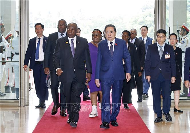 Chủ tịch Quốc hội Trần Thanh Mẫn đón Tổng thống Cộng hòa Nam Phi Matamela Cyril Ramaphosa thăm cấp nhà nước đến Việt Nam. Ảnh: Doãn Tấn – TTXVN
