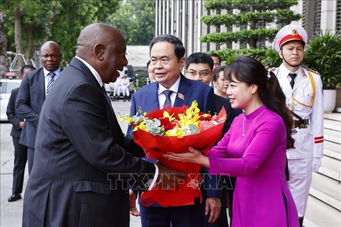 Chủ tịch Quốc hội Trần Thanh Mẫn đón Tổng thống Cộng hòa Nam Phi Matamela Cyril Ramaphosa thăm cấp nhà nước đến Việt Nam. Ảnh: Doãn Tấn – TTXVN