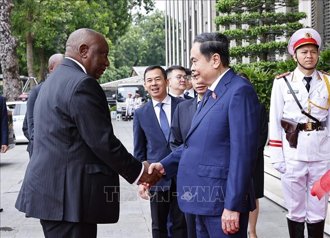 Chủ tịch Quốc hội Trần Thanh Mẫn đón Tổng thống Cộng hòa Nam Phi Matamela Cyril Ramaphosa thăm cấp nhà nước đến Việt Nam. Ảnh: Doãn Tấn – TTXVN