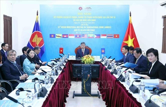Sáng 21/9/2022, tại Hà Nội, Đại tướng Tô Lâm, Uỷ viên Bộ Chính trị, Bộ trưởng Bộ Công an dự và phát biểu tại Phiên họp toàn thể Hội nghị Bộ trưởng ASEAN về phòng, chống tội phạm xuyên quốc gia lần thứ 16 (AMMTC 16) theo hình thức trực tuyến. Ảnh: Phạm Kiên – TTXVN