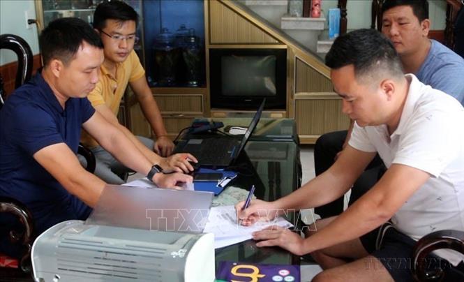 Công an tỉnh Quảng Bình phá chuyên án đánh bạc qua mạng, làm rõ hơn 30 đối tượng tham gia, với tổng số tiền các đối tượng sử dụng cho việc đánh bạc qua mạng từ tháng 7/2020 đến thời điểm bị phát hiện là hơn 1.000 tỷ đồng (21/9/2020). Ảnh: Đức Thọ - TTXVN
