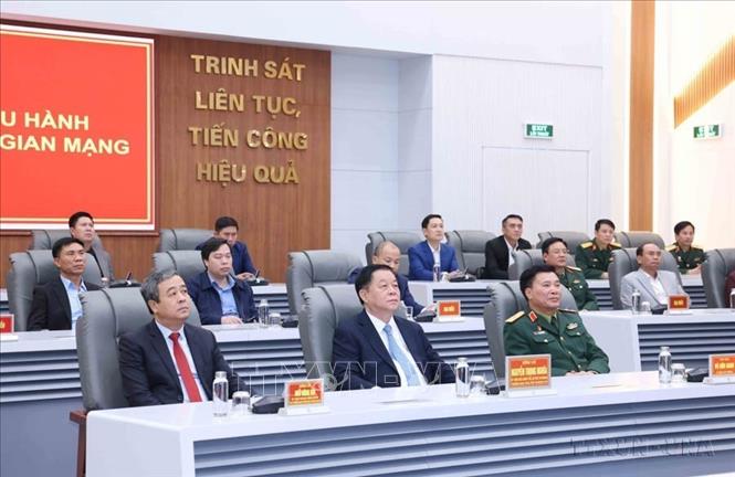 Chiều 17/12/2024, Đoàn công tác của Ban Chỉ đạo 35 Trung ương do đồng chí Nguyễn Trọng Nghĩa, Uỷ viên Bộ Chính trị, Bí thư Trung ương Đảng, Trưởng Ban Tuyên giáo Trung ương, Phó Trưởng Ban Chỉ đạo 35 Trung ương làm trưởng đoàn, đến thăm, làm việc với Bộ Tư lệnh Tác chiến không gian mạng (Bộ Tư lệnh 86) - Bộ Quốc phòng. Ảnh: Phương Hoa – TTXVN
