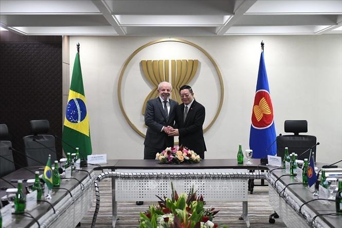 Brazil xin gia nhập ASEAN 1 Tổng thống Brazil thăm Trụ sở ASEAN, củng cố quan hệ đối tác ASEAN - Brazil - Ảnh thời sự quốc tế - Chính trị-Quân sự - Thông tấn xã Việt Nam (TTXVN)