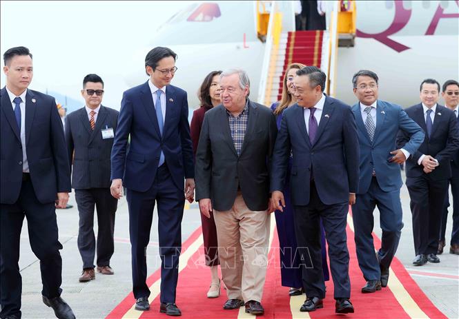 Tổng Thư ký Liên hợp quốc António Guterres đến sân bay Quốc tế Nội Bài (Hà Nội) bắt đầu thăm chính thức Việt Nam. Ảnh: An Đăng – TTXVN