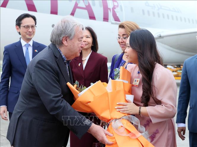 Tổng Thư ký Liên hợp quốc António Guterres đến sân bay quốc tế Nội Bài bắt đầu thăm chính thức Việt Nam. Ảnh: An Đăng – TTXVN