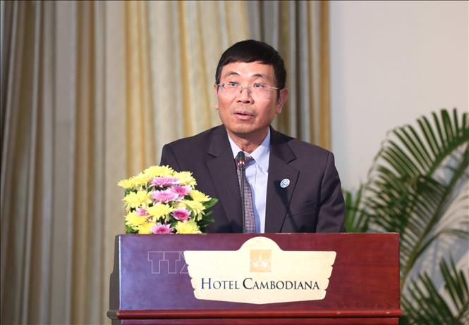 Ông Ngô Văn Tuất, Đại biện lâm thời Đại sứ quán Việt Nam tại Vương quốc Campuchia phát biểu tại hội thảo. Ảnh: Huỳnh Thảo - PV TTXVN tại Campuchia 