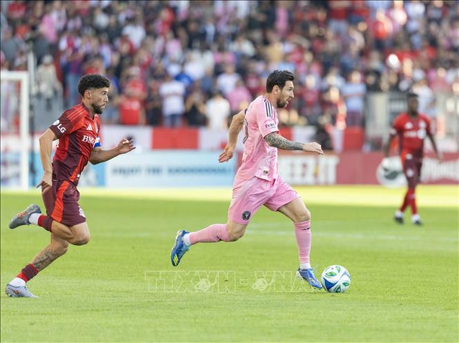 Cầu thủ Lionel Messi của CLB Inter Miami trong trận gặp CLB Toronto tại giải bóng đá nhà nghề Mỹ Major League Soccer (MLS) ở Toronto, Canada, ngày 27/9/2025. Ảnh: THX/TTXVN