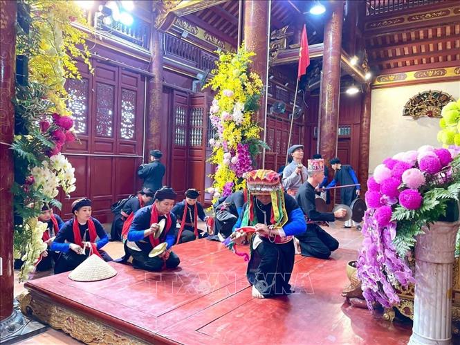 Lễ Cơm mới Đền Đông Cuông. Ảnh: TTXVN phát