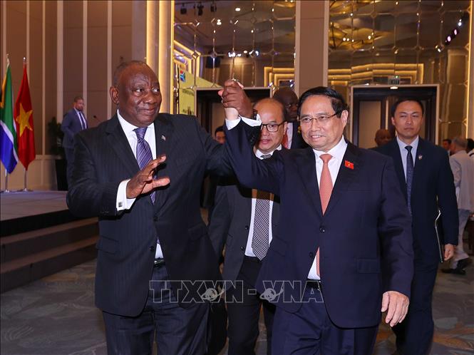 Thủ tướng Phạm Minh Chính và Tổng thống Nam Phi Matamela Cyril Ramaphosa tại Diễn đàn doanh nghiệp Việt Nam-Nam Phi. Ảnh: Văn Điệp - TTXVN