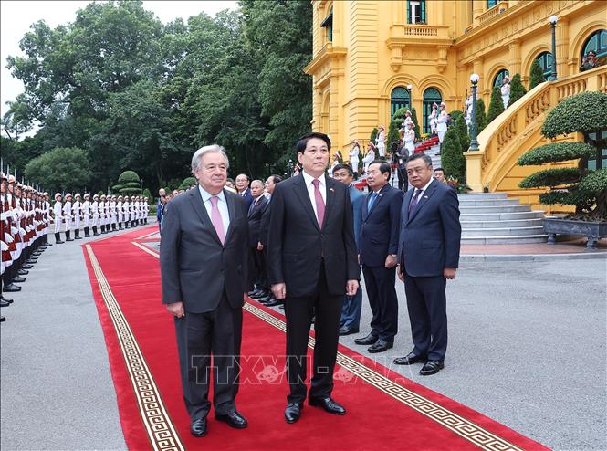 Chủ tịch nước Lương Cường đón Tổng Thư ký Liên hợp quốc António Guterres tại Phủ Chủ tịch. Ảnh: Lâm Khánh - TTXVN