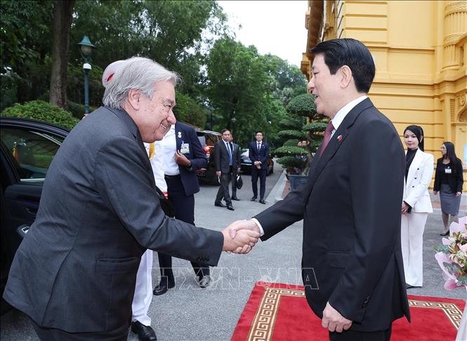 Chủ tịch nước Lương Cường đón Tổng Thư ký Liên hợp quốc António Guterres tại Phủ Chủ tịch. Ảnh: Lâm Khánh - TTXVN