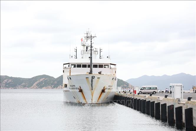 Tàu “Viện sĩ Lavrentyev” – một trong những có tàu nghiên cứu biển hiện đại về địa chất, địa vật lý và hải dương học của Liên Bang Nga, với sự tham gia của 30 nhà khoa học Nga và Việt Nam cập cảng Cam Ranh tháng 10/2025.