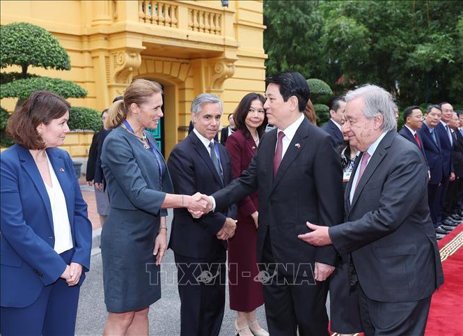 Chủ tịch nước Lương Cường và Tổng Thư ký Liên hợp quốc António Guterres với các đại biểu. Ảnh: Lâm Khánh – TTXVN