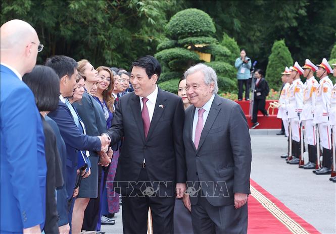 Chủ tịch nước Lương Cường và Tổng Thư ký Liên hợp quốc António Guterres với các đại biểu. Ảnh: Lâm Khánh – TTXVN